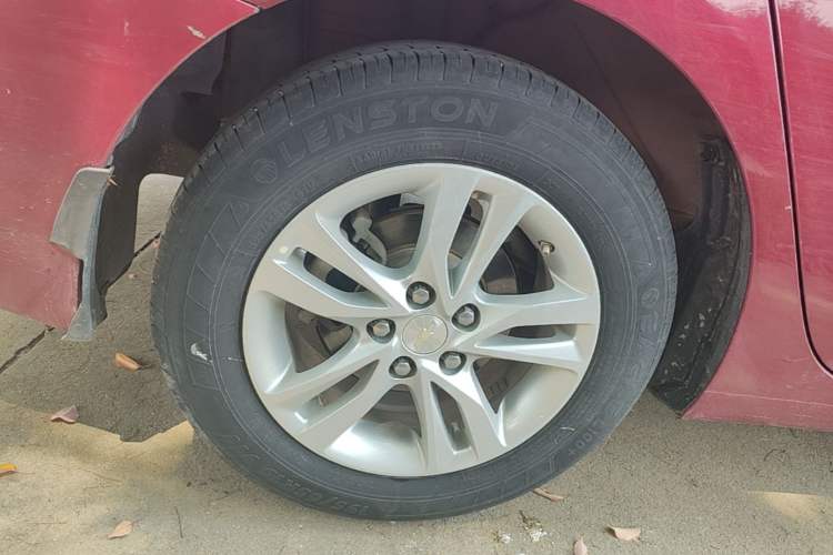 Used Chevrolet Cavalier 2019 320 Automatic Xinyue Edition Right Rear Wheel Hub