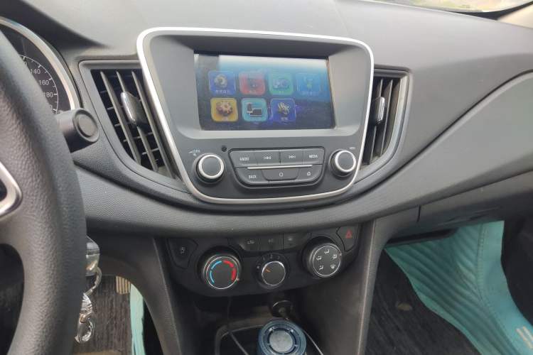 Used Chevrolet Cavalier 2019 320 Manual Xinyue Edition Audio And AC Panel
