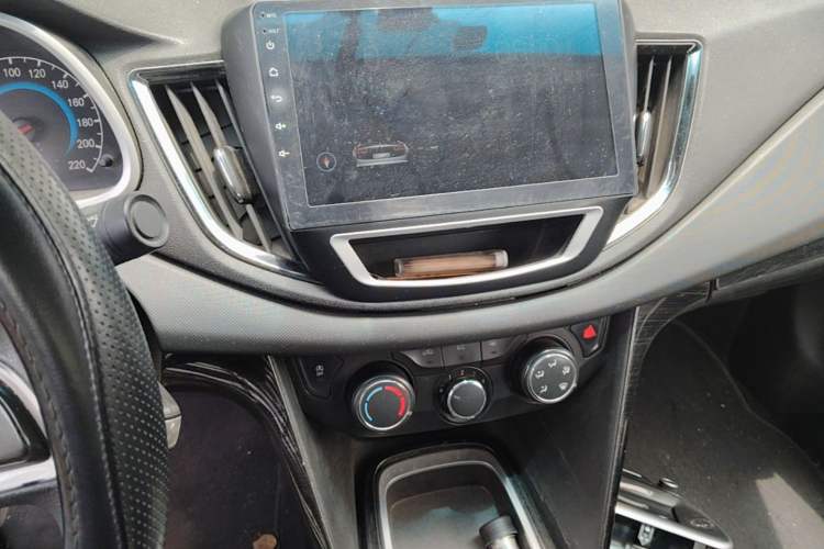 Used Chevrolet Cavalier 2019 320 Manual Xinyue Edition Audio And AC Panel