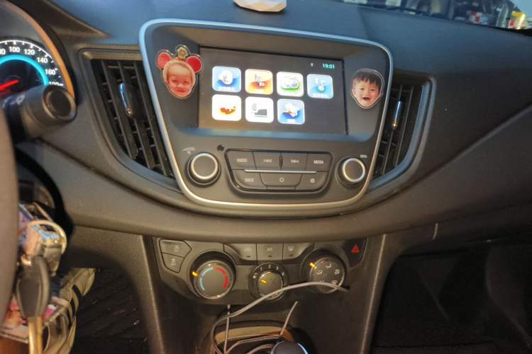 Used Chevrolet Cavalier 2019 320 Automatic Xinyue Edition Audio And AC Panel