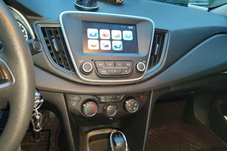 Used Chevrolet Cavalier 2019 320 Automatic Xinyue Edition Audio And AC Panel