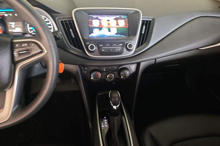 Used Chevrolet Cavalier 2019 320 Automatic Xinyue Edition Audio And AC Panel