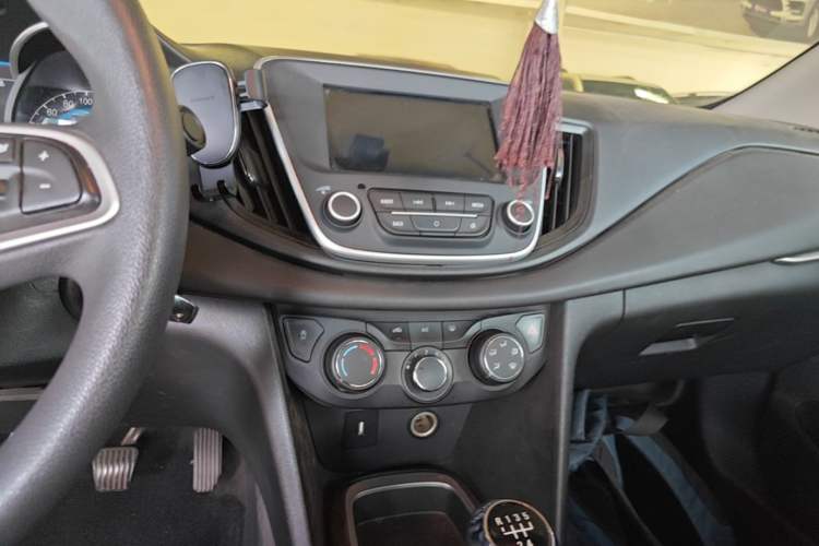Used Chevrolet Cavalier 2019 320 Manual Xinyue Edition Audio And AC Panel