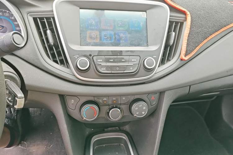 Used Chevrolet Cavalier 2019 320 Manual Xinyue Edition Audio And AC Panel