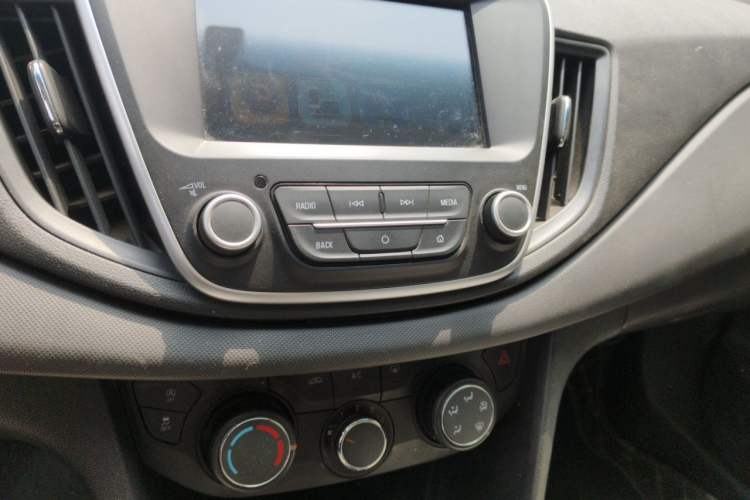 Used Chevrolet Cavalier 2019 320 Automatic Xinyue Edition Audio And AC Panel