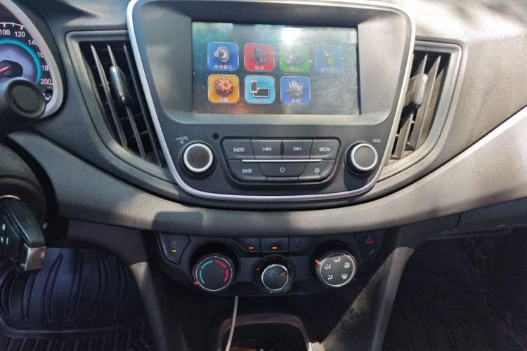 Used Chevrolet Cavalier 2019 320 Manual Xinyue Edition Audio And AC Panel