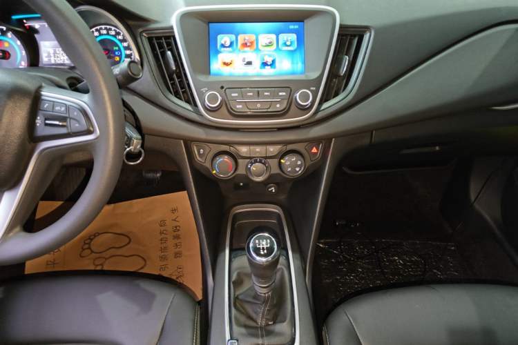 Used Chevrolet Cavalier 2019 320 Manual Xinyue Edition Audio And AC Panel