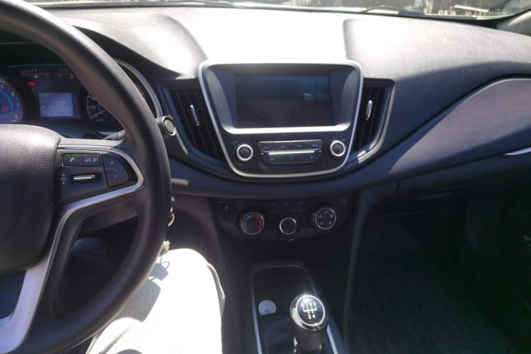 Used Chevrolet Cavalier 2019 320 Manual Xinyue Edition Audio And AC Panel