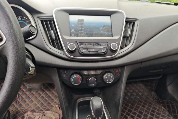 Used Chevrolet Cavalier 2019 320 Automatic Xinyue Edition Audio And AC Panel