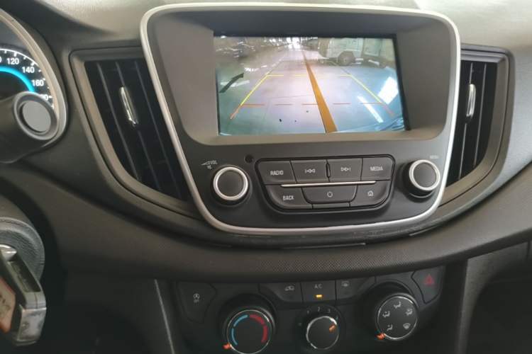 Used Chevrolet Cavalier 2019 320 Manual Xinyue Edition Audio And AC Panel