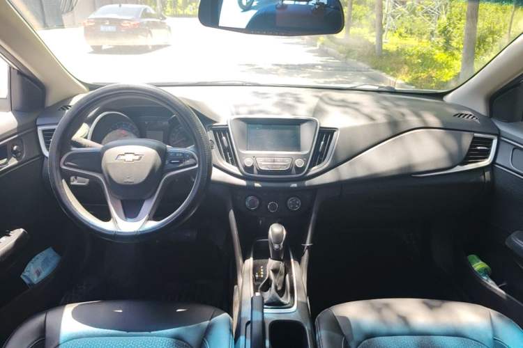 Used Chevrolet Cavalier 2019 320 Automatic Xinyue Edition Center Console