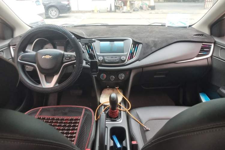 Used Chevrolet Cavalier 2019 320 Automatic Xinyue Edition Center Console