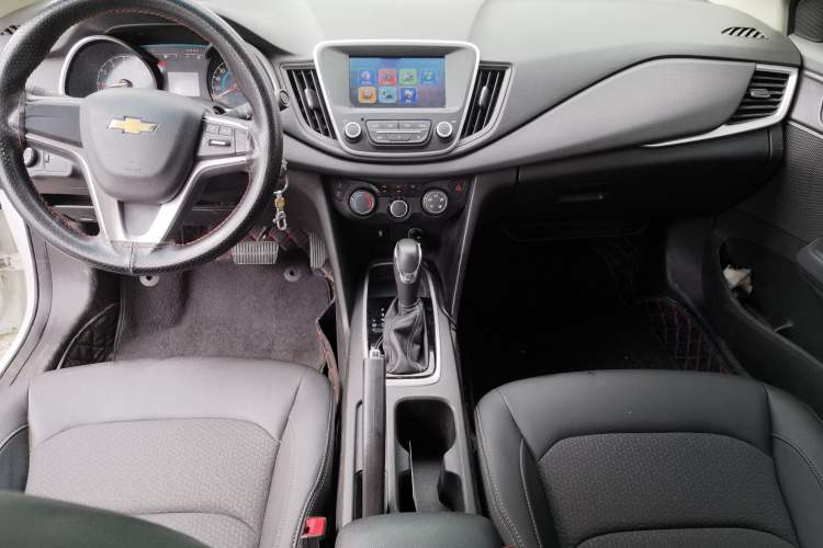 Used Chevrolet Cavalier 2019 320 Automatic Xinyue Edition Center Console