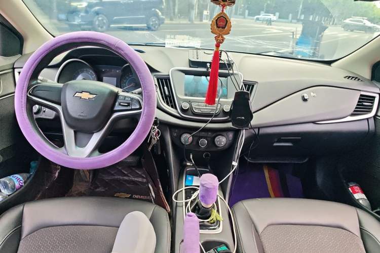 Used Chevrolet Cavalier 2019 320 Automatic Xinyue Edition Center Console