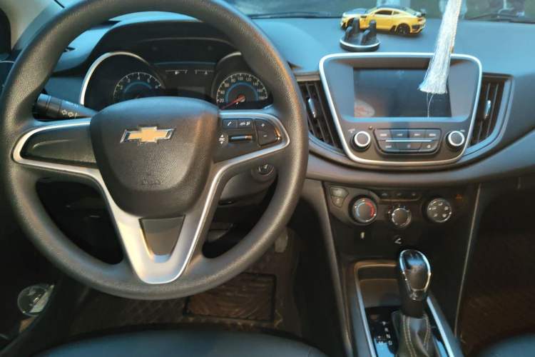 Used Chevrolet Cavalier 2019 320 Automatic Xinyue Edition Center Console