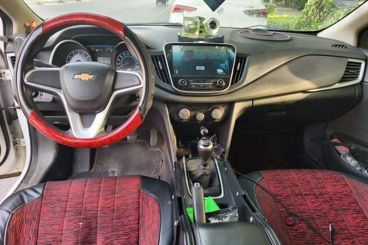 Used Chevrolet Cavalier 2019 320 Manual Enjoyment Edition Center Console
