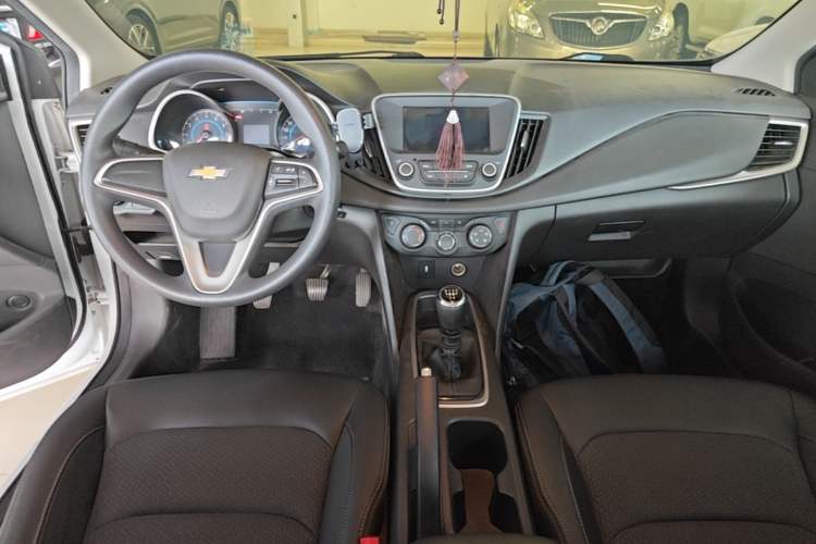 Used Chevrolet Cavalier 2019 320 Manual Xinyue Edition Center Console