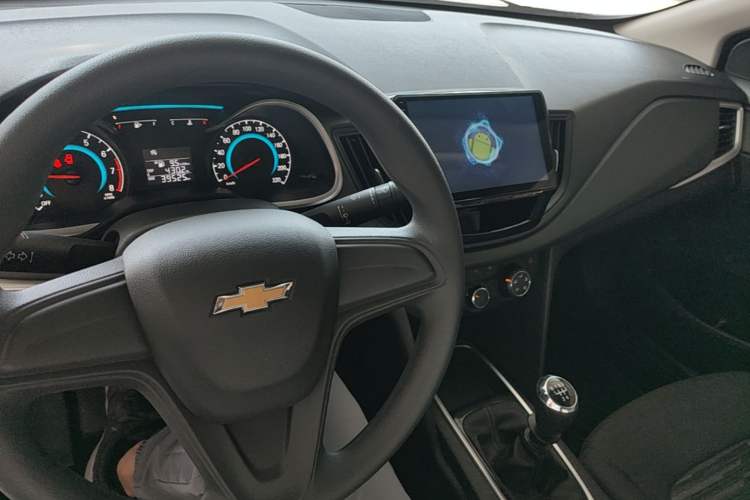 Used Chevrolet Cavalier 2019 320 Manual Enjoyment Edition Center Console