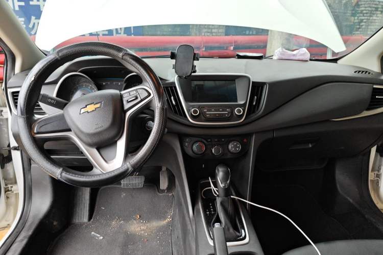 Used Chevrolet Cavalier 2019 320 Automatic Xinyue Edition Center Console