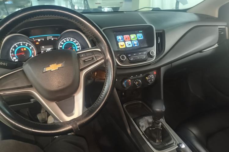 Used Chevrolet Cavalier 2019 320 Manual Xinyue Edition Center Console