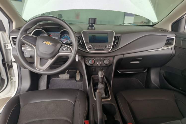 Used Chevrolet Cavalier 2019 320 Automatic Xinyue Edition Center Console