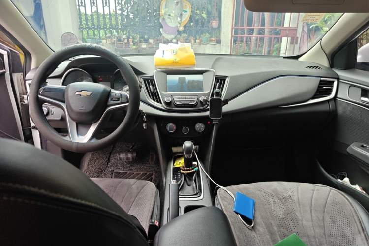 Used Chevrolet Cavalier 2019 320 Automatic Xinyue Edition Center Console