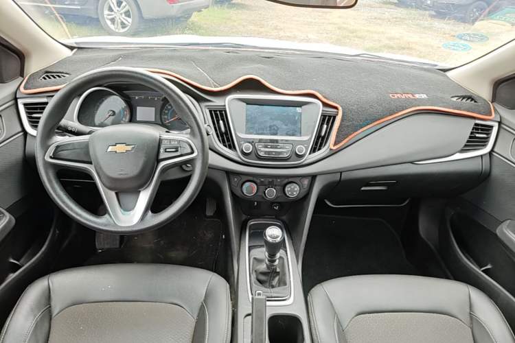 Used Chevrolet Cavalier 2019 320 Manual Xinyue Edition Center Console