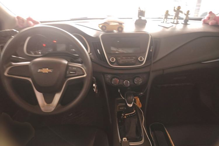 Used Chevrolet Cavalier 2019 320 Automatic Xinyue Edition Center Console