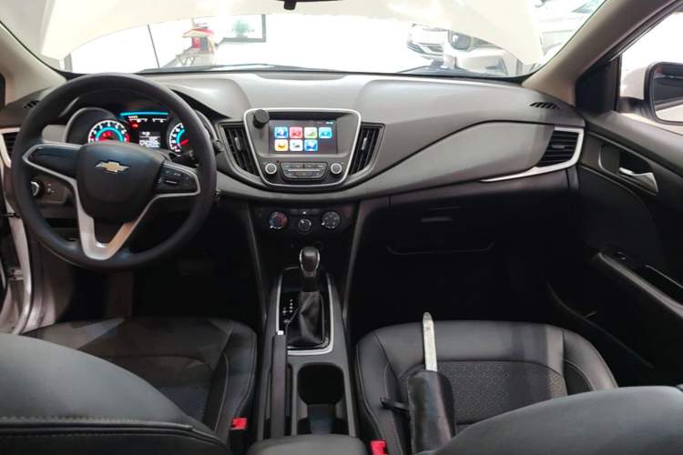 Used Chevrolet Cavalier 2019 320 Automatic Xinyue Edition Center Console