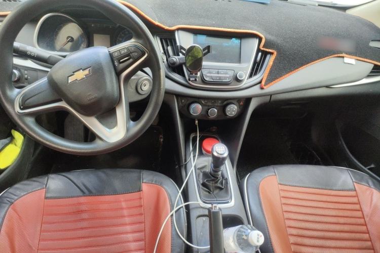 Used Chevrolet Cavalier 2019 320 Manual Xinyue Edition Center Console