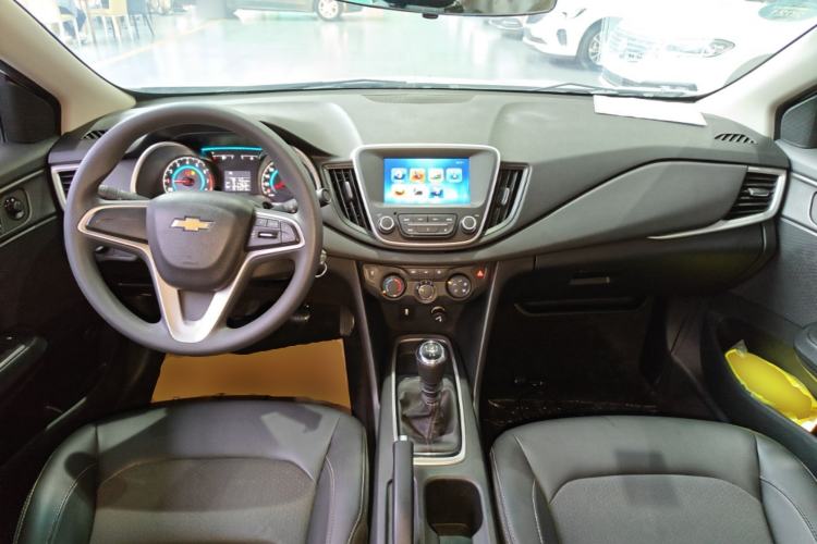 Used Chevrolet Cavalier 2019 320 Manual Xinyue Edition Center Console