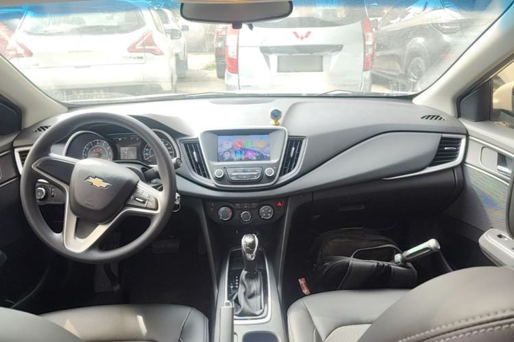 Used Chevrolet Cavalier 2019 320 Automatic Xinyue Edition Center Console