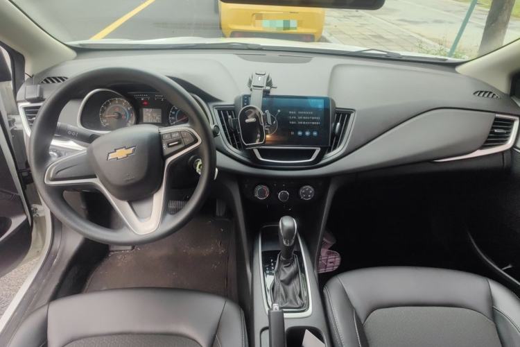Used Chevrolet Cavalier 2019 320 Automatic Xinyue Edition Center Console