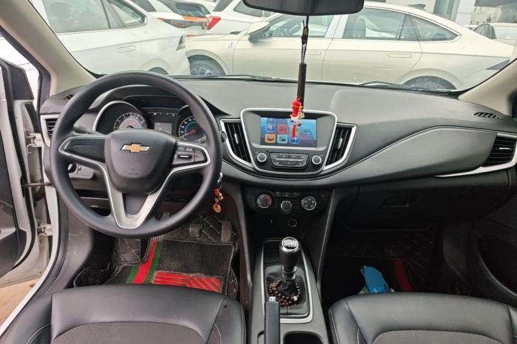 Used Chevrolet Cavalier 2019 320 Manual Xinyue Edition Center Console