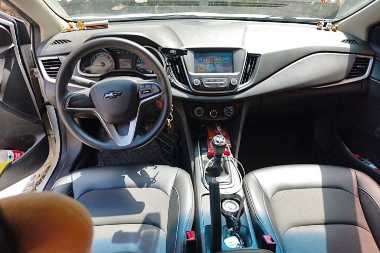 Used Chevrolet Cavalier 2019 320 Manual Xinyue Edition Center Console
