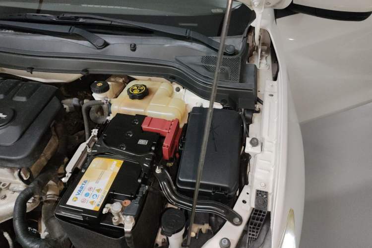 Used Chevrolet Cavalier 2019 320 Automatic Xinyue Edition Engine Bay Left