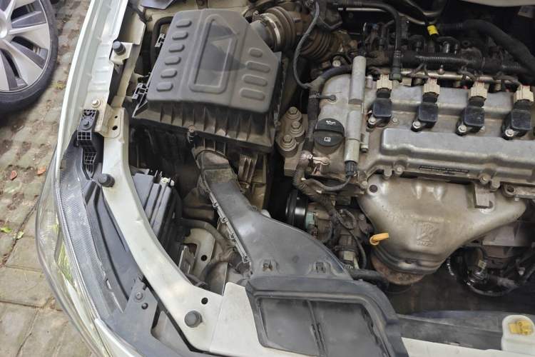 Used Chevrolet Cavalier 2019 320 Automatic Xinyue Edition Engine Bay Right