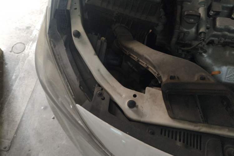 Used Chevrolet Cavalier 2019 320 Automatic Xinyue Edition Engine Bay Right