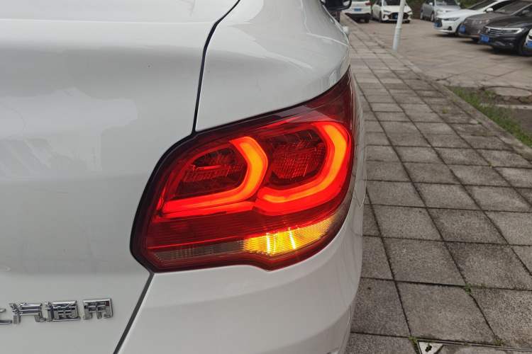 Used Chevrolet Cavalier 2019 320 Manual Xinyue Edition Exterior 3