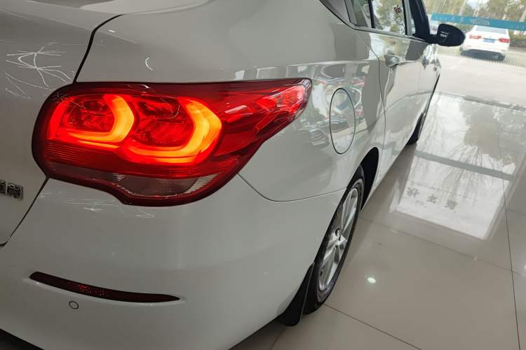Used Chevrolet Cavalier 2019 320 Automatic Xinyue Edition Exterior 3