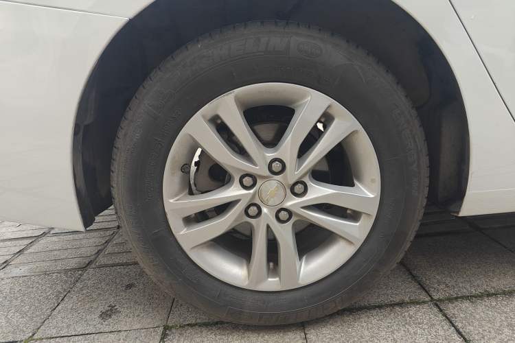 Used Chevrolet Cavalier 2019 320 Manual Xinyue Edition Exterior 5
