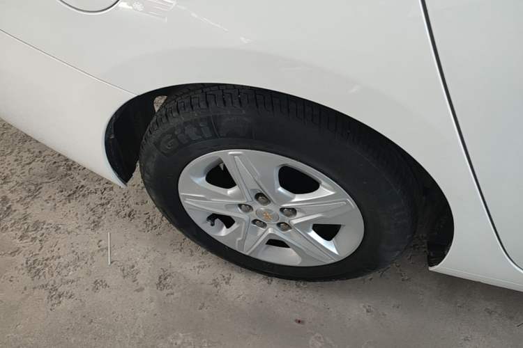Used Chevrolet Cavalier 2019 320 Manual Enjoyment Edition Exterior 5