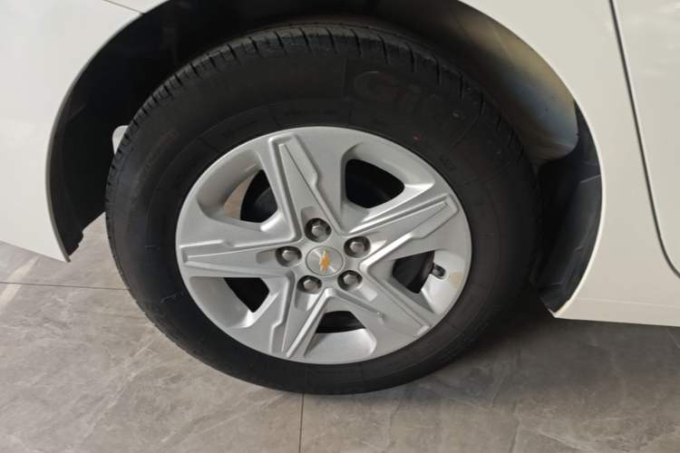 Used Chevrolet Cavalier 2019 320 Automatic Enjoyment with Sunroof Exterior 5