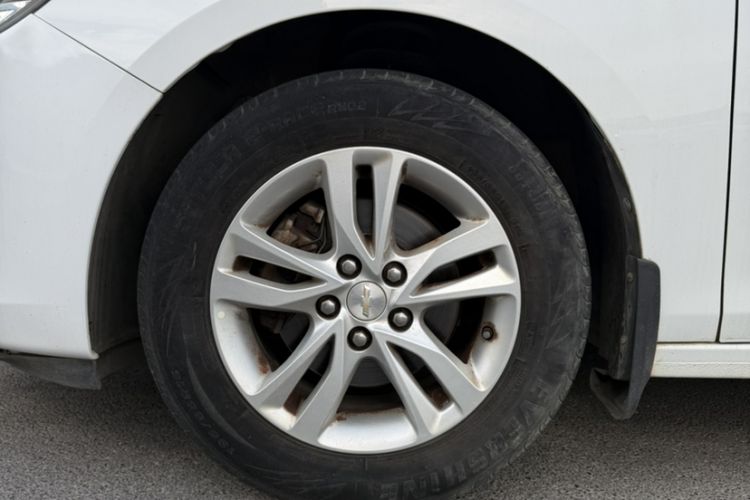 Used Chevrolet Cavalier 2019 320 Manual Xinyue Edition Exterior 6