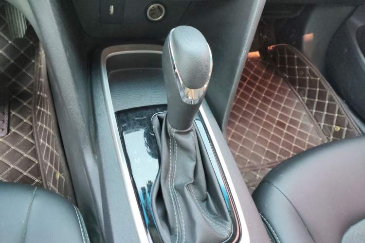 Used Chevrolet Cavalier 2019 320 Automatic Xinyue Edition Gear Lever