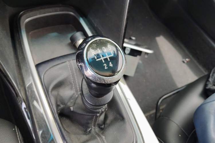 Used Chevrolet Cavalier 2019 320 Manual Xinyue Edition Gear Lever