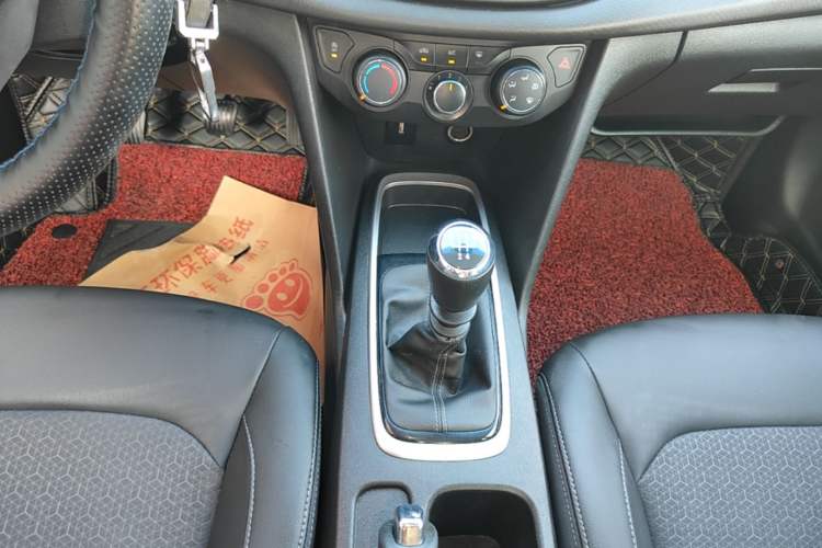 Used Chevrolet Cavalier 2019 320 Manual Xinyue Edition Gear Lever