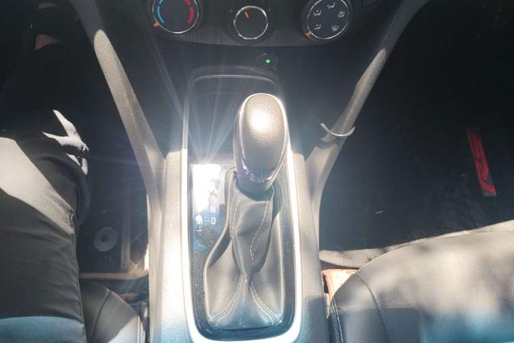 Used Chevrolet Cavalier 2019 320 Automatic Xinyue Edition Gear Lever