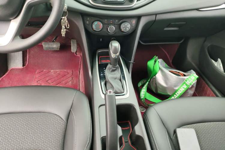 Used Chevrolet Cavalier 2019 320 Automatic Xinyue Edition Gear Lever