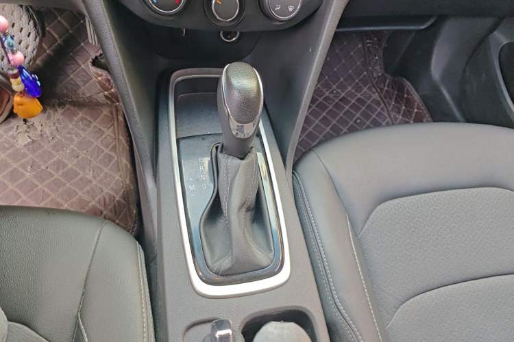 Used Chevrolet Cavalier 2019 320 Automatic Xinyue Edition Gear Lever